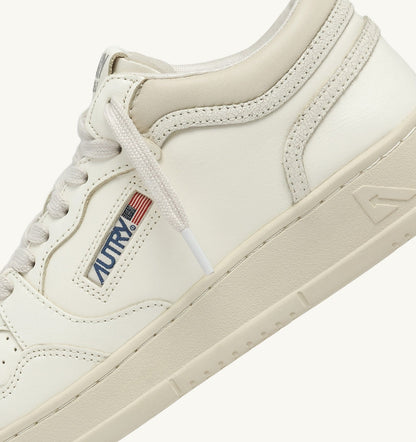 MED-WAY SNEAKERS IN LEATHER COLOR MARSHMALLOW AND WHITE - AUTRY Classic