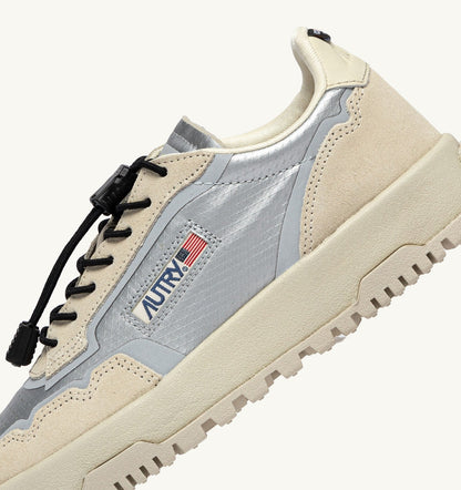 WILDPACE LOW SNEAKERS IN WHITE AND SILVER FABRIC AND SUEDE - AUTRY Essential