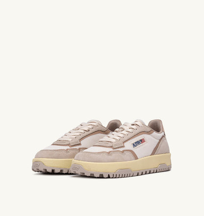 WILDPACE LOW SNEAKERS IN WHISPER WHITE AND SAND DRAGON MESH AND SUEDE - AUTRY Quality