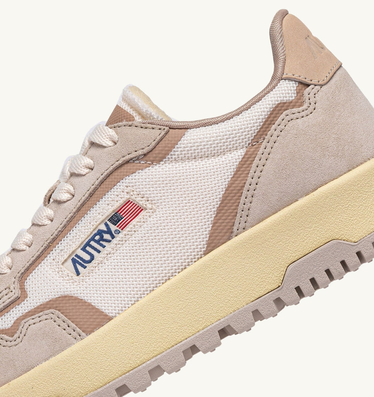 WILDPACE LOW SNEAKERS IN WHISPER WHITE AND SAND DRAGON MESH AND SUEDE - AUTRY Quality
