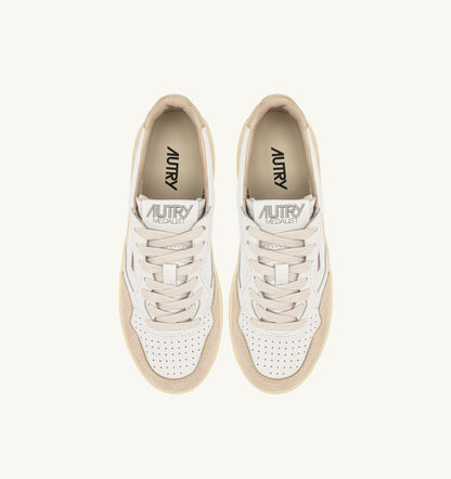 MEDALIST PLATFORM SNEAKERS IN WHITE AND PLATINUM SUEDE AND LEATHER - AUTRY Quality