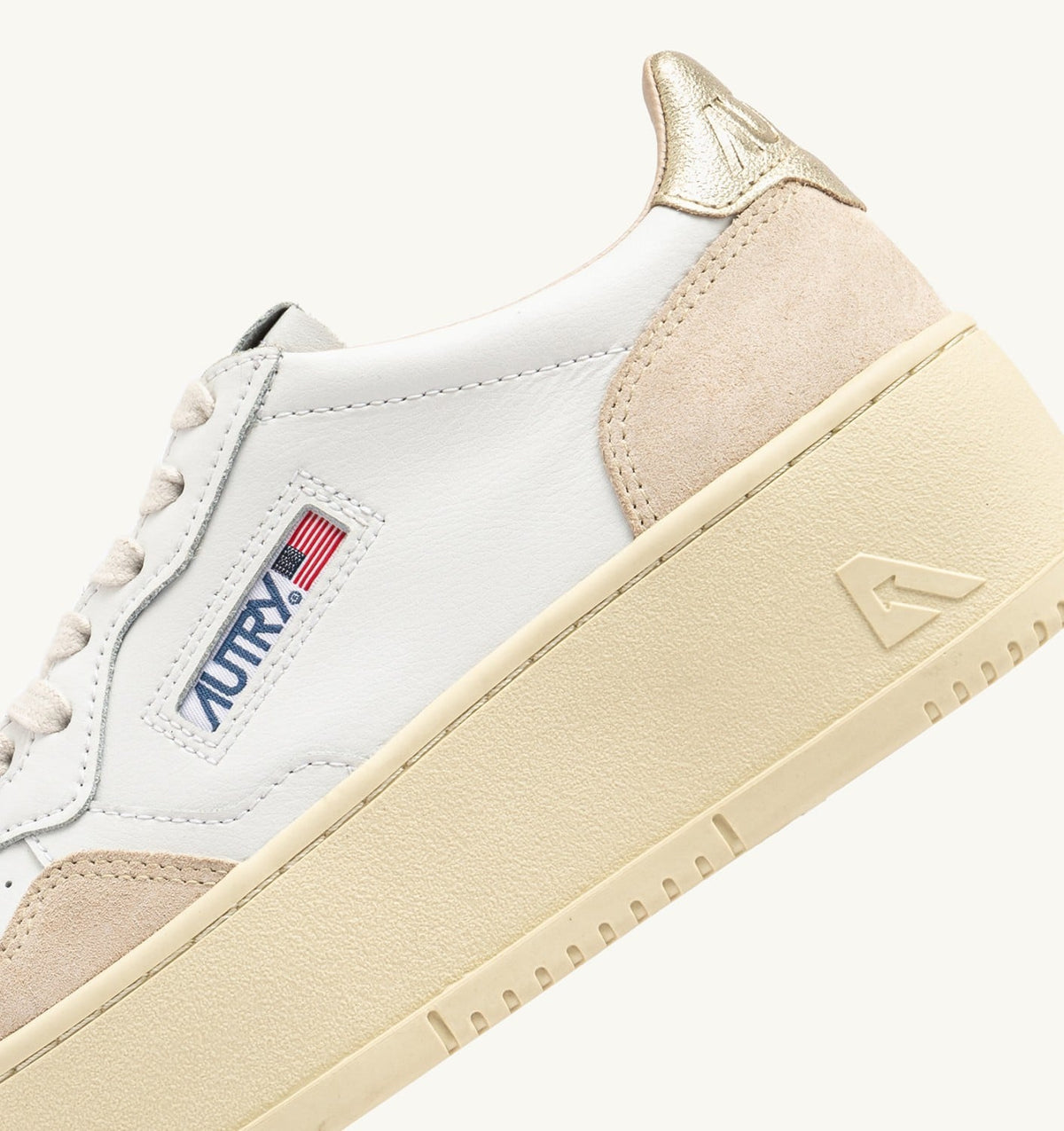 MEDALIST PLATFORM SNEAKERS IN WHITE AND PLATINUM SUEDE AND LEATHER - AUTRY Quality