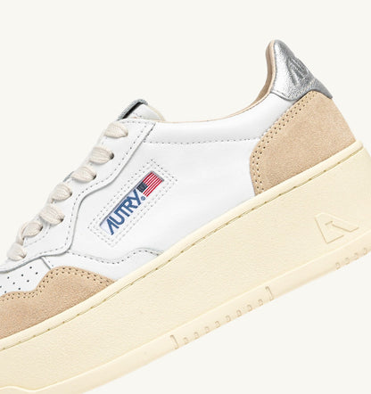 MEDALIST PLATFORM SNEAKERS IN SILVER AND WHITE SUEDE AND LEATHER - AUTRY Classic