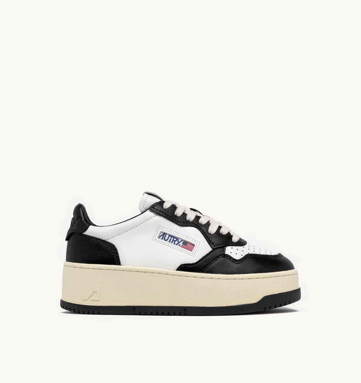 MEDALIST PLATFORM SNEAKERS IN WHITE AND BLACK LEATHER - AUTRY Everyday