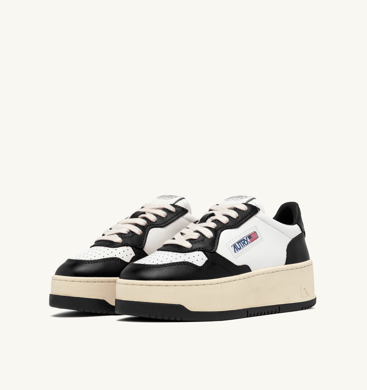 MEDALIST PLATFORM SNEAKERS IN WHITE AND BLACK LEATHER - AUTRY Everyday