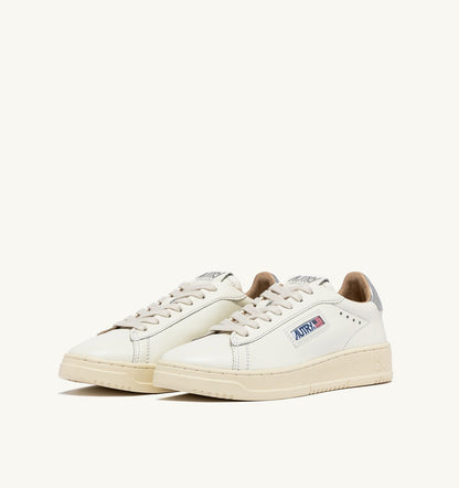 DALLAS LOW SNEAKERS IN WHITE AND SILVER LEATHER - AUTRY Classic